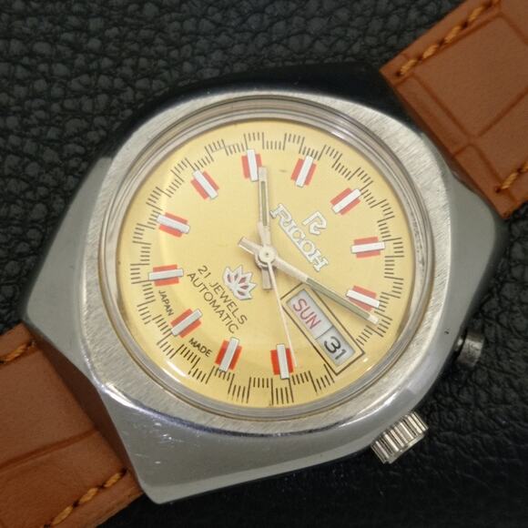Vintage 1980 Ricoh Automatic Mens Silver Watch W/daydate & Yellow accents - Picture 6 of 10